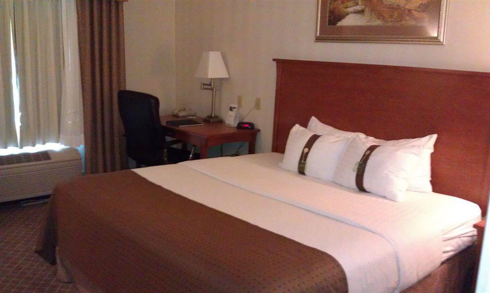 Radisson Hotel Ames Conference Center At Isu Екстериор снимка