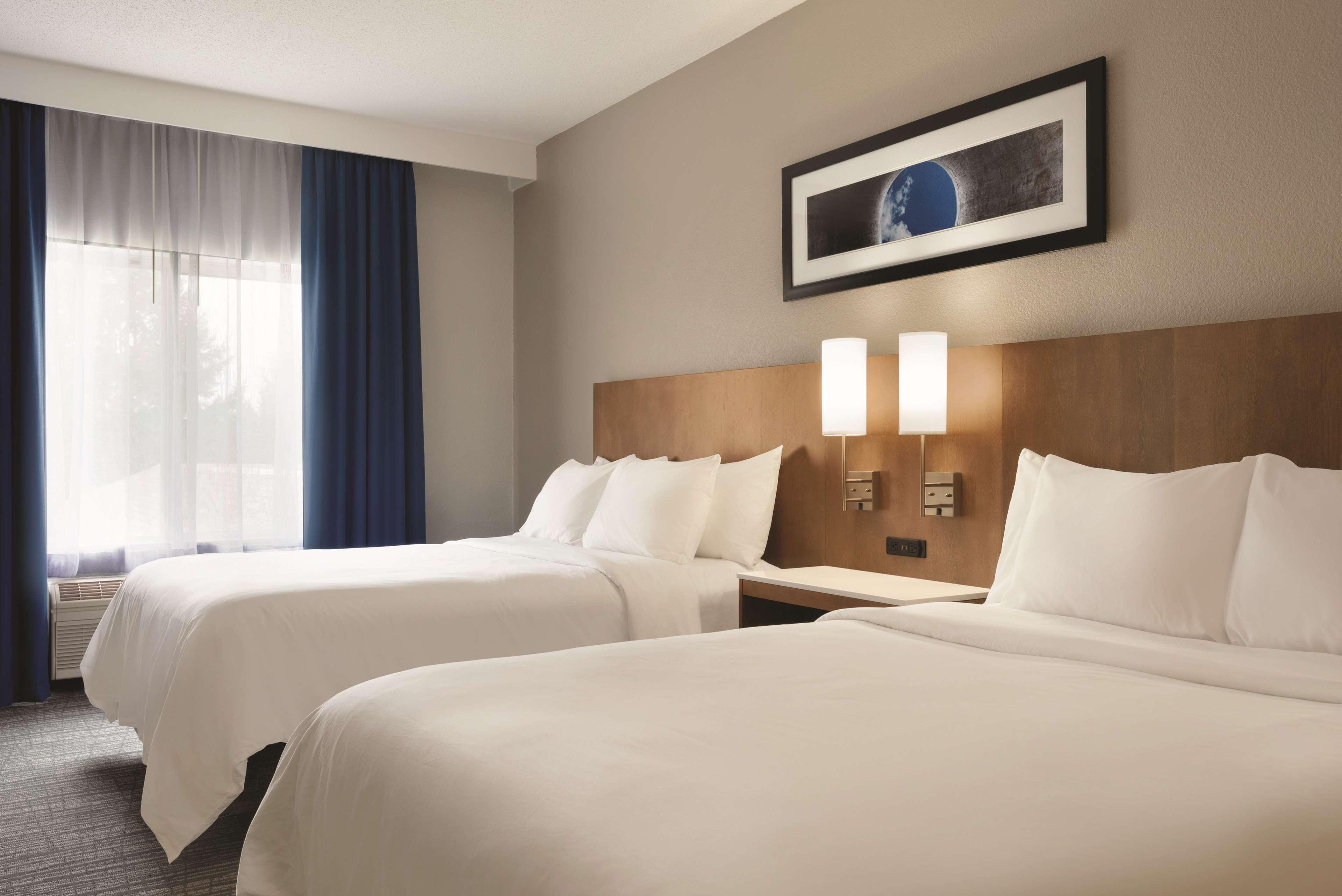 Radisson Hotel Ames Conference Center At Isu Екстериор снимка