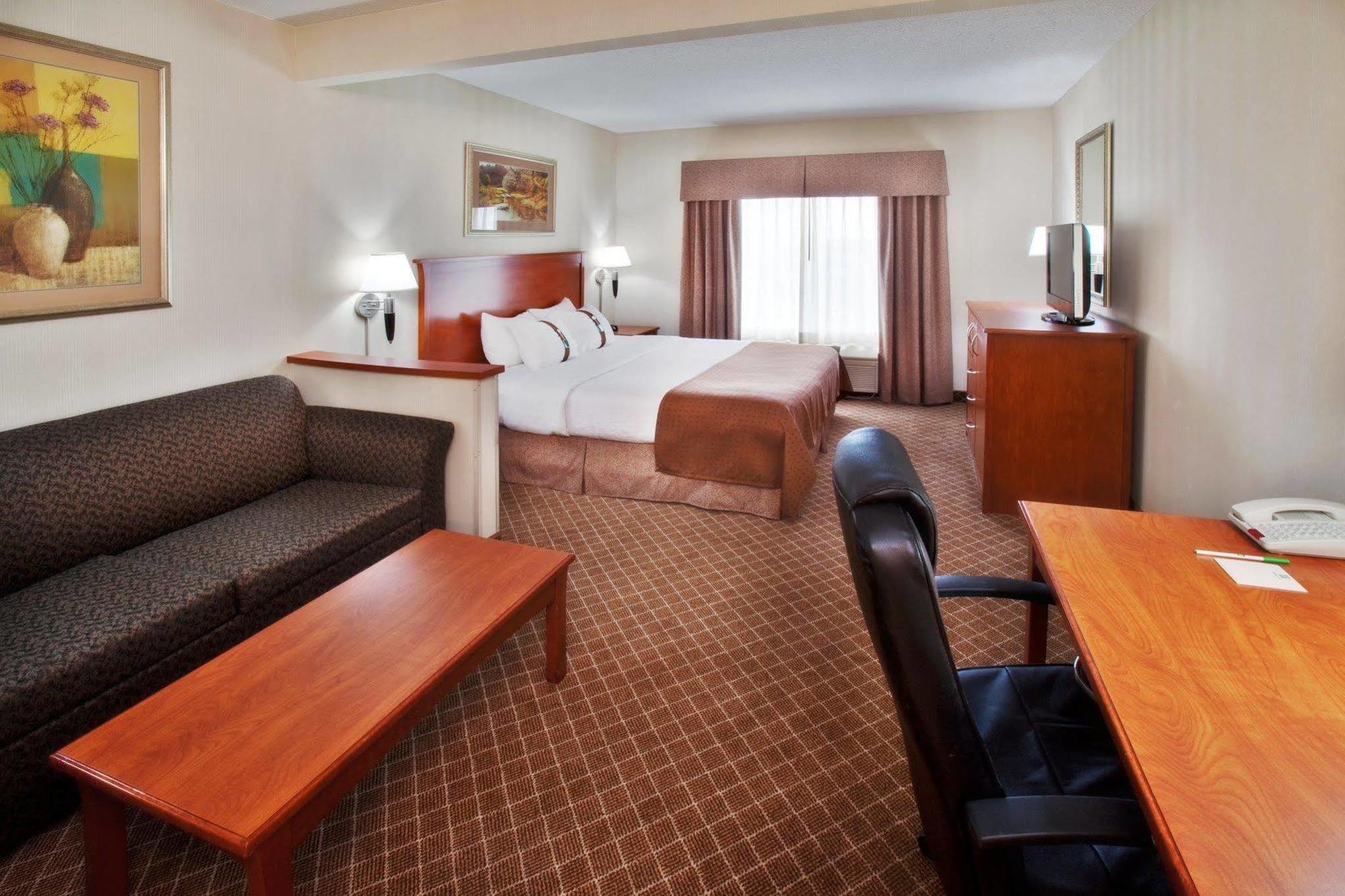 Radisson Hotel Ames Conference Center At Isu Екстериор снимка